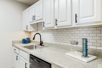 Park West Apartments in Mobile, AL - Building Photo - Building Photo