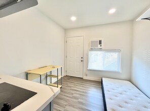 6169 Coldwater Canyon Ave in Los Angeles, CA - Building Photo - Building Photo