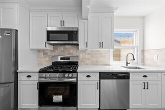 12 Hackensack Rd in Mastic Beach, NY - Building Photo - Building Photo