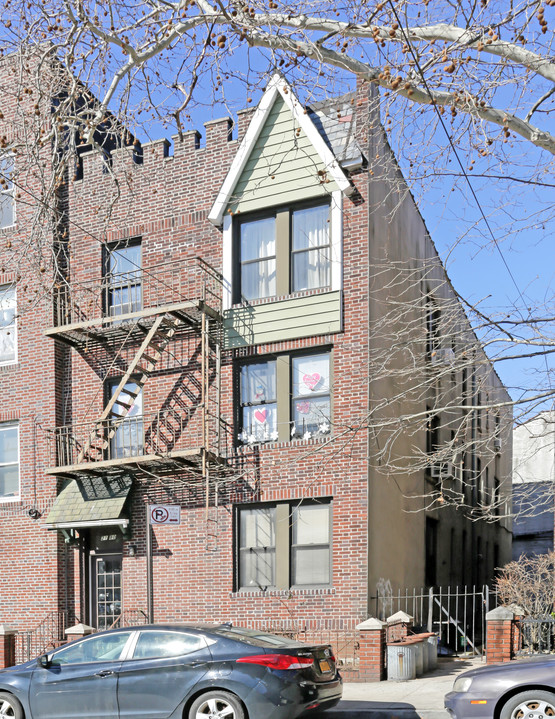 21-80 19th St in Astoria, NY - Building Photo