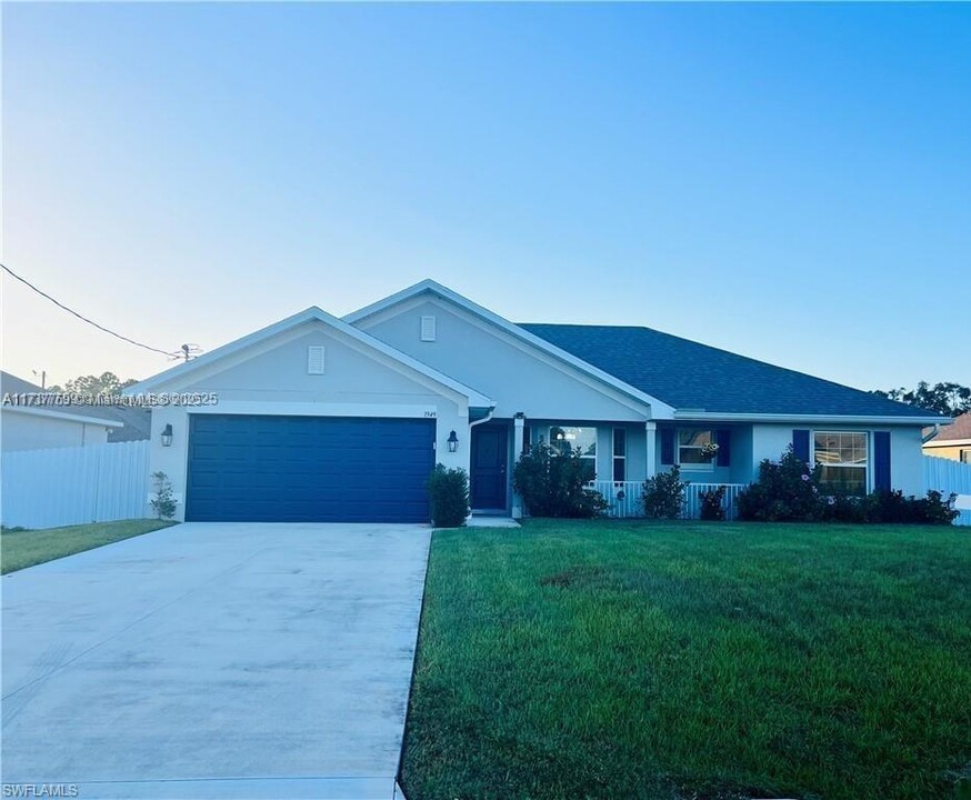 1949 Veronica Ave in Lehigh Acres, FL - Building Photo