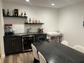 14 Squirrel Hill in Roslyn, NY - Building Photo - Building Photo