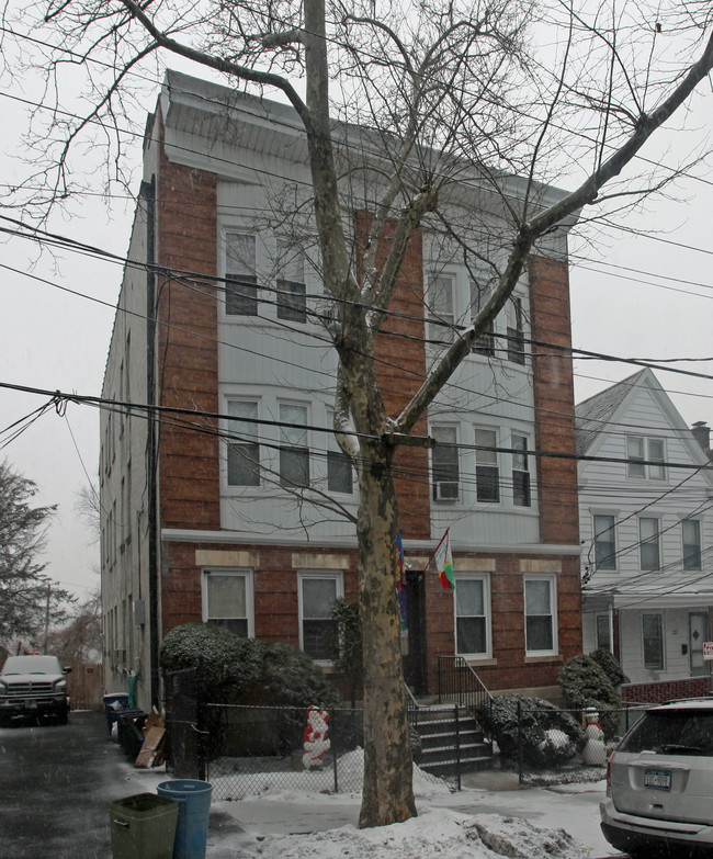 330 N Terrace Ave in Mount Vernon, NY - Foto de edificio - Building Photo