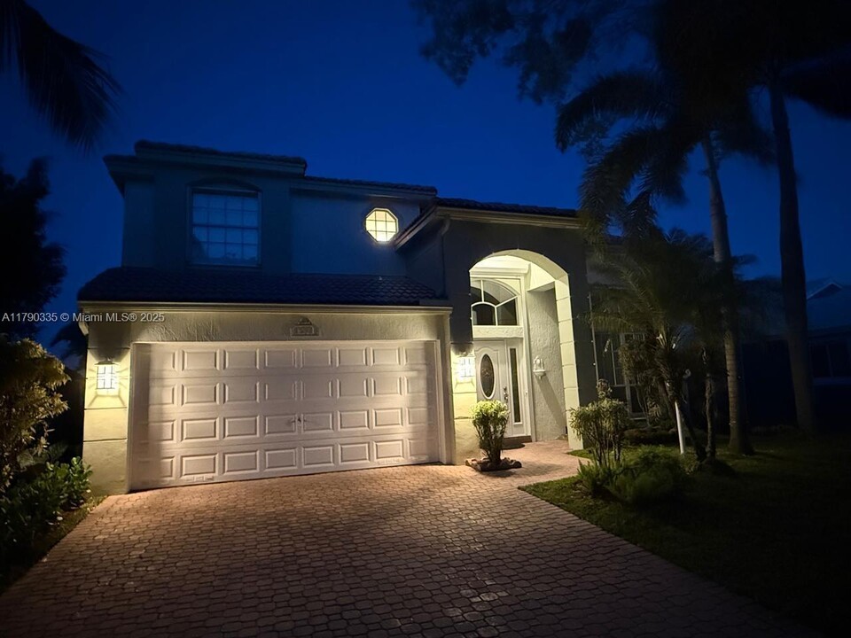 1571 NW 132nd Ave in Pembroke Pines, FL - Building Photo