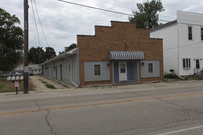 106 S State St in Poplar Grove, IL - Foto de edificio - Building Photo