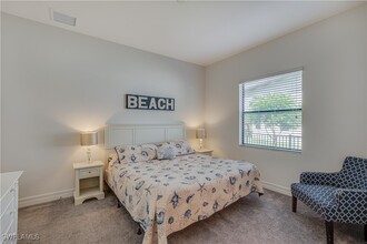 4549 Azalea Dr in Naples, FL - Foto de edificio - Building Photo