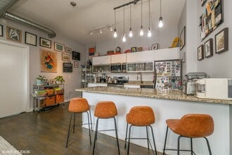 660 W Wayman St, Unit 301B in Chicago, IL - Building Photo - Building Photo