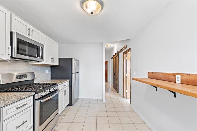 221 Angelique St in Weehawken, NJ - Building Photo - Building Photo