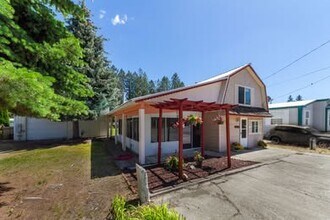40324 Lynn Rd in Loon Lake, WA - Building Photo - Building Photo