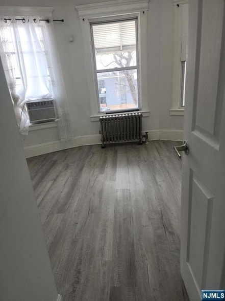 703 Schuyler Ave in Kearny, NJ - Foto de edificio - Building Photo