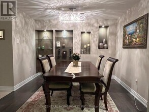 7825 Bayview Ave in Markham, ON - Building Photo - Building Photo