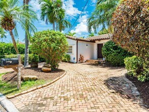 8927 Hawthorne Ave in Surfside, FL - Building Photo - Building Photo