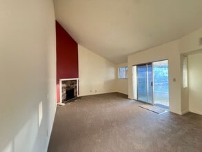 5563 Sonoma Dr in Pleasanton, CA - Building Photo - Building Photo