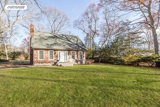 10 Anderson Rd in Hampton Bays, NY - Building Photo - Building Photo