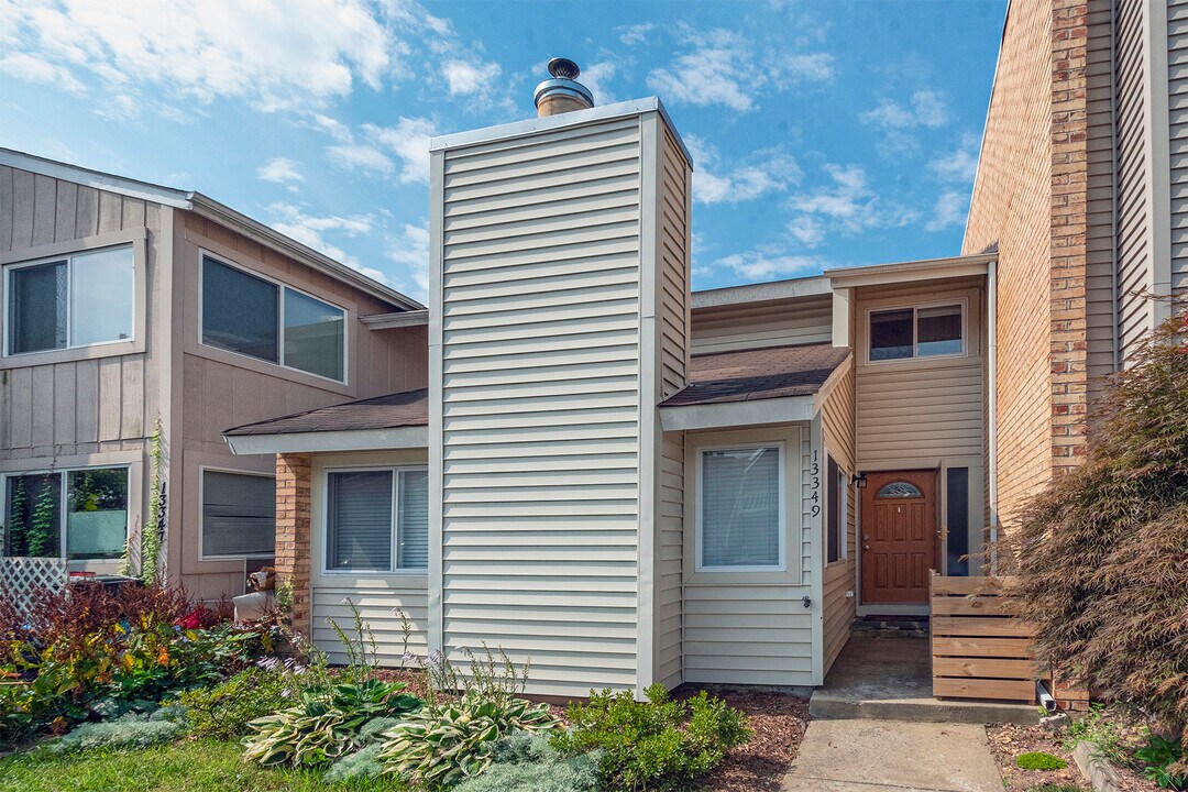 13349 Shea Pl in Herndon, VA - Building Photo