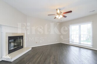 4807 Jessup Grove Rd in Greensboro, NC - Foto de edificio - Building Photo