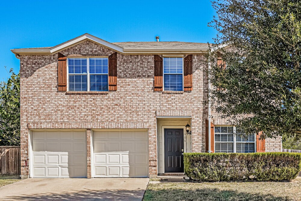 1906 Purdue Dr in Glenn Heights, TX - Building Photo