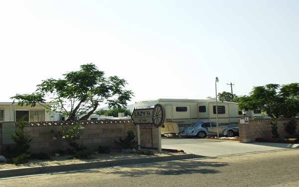 Lazy H Mobile Home Park in Joshua Tree, CA - Building Photo