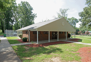 Tall Oaks Apartments in Charlotte, NC - Building Photo - Building Photo