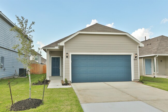 2528 Westslope Dr in Shenandoah, TX - Building Photo - Building Photo