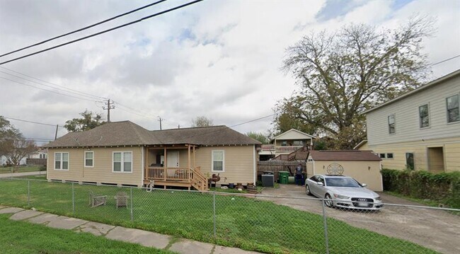 2102 Gano St in Houston, TX - Building Photo - Building Photo