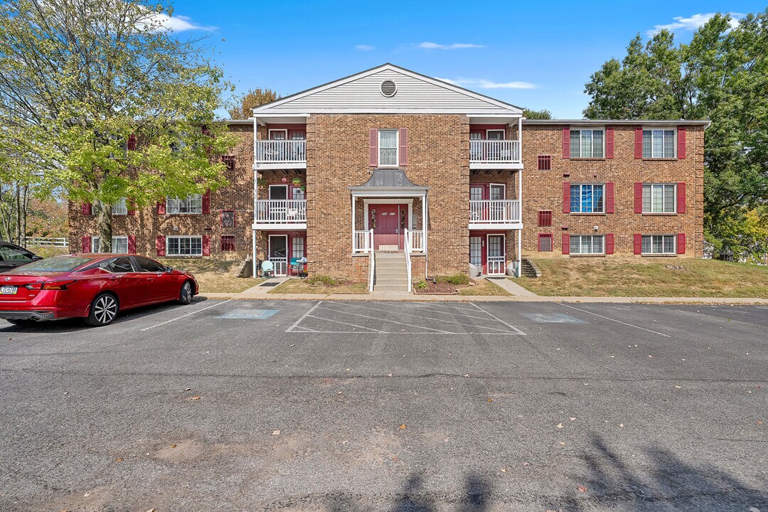 976 Wood Hollow Dr, Unit 1L in Cranberry Township, PA - Foto de edificio