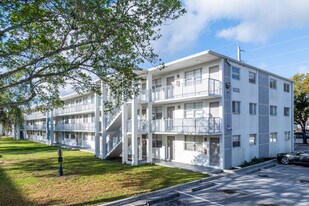 Park Hill Hollywood Apartments in Hollywood, FL - Building Photo