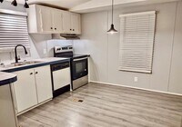 970 Collin Cir photo'