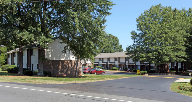 Chadwick Apartments in Eden, NC - Building Photo - Building Photo