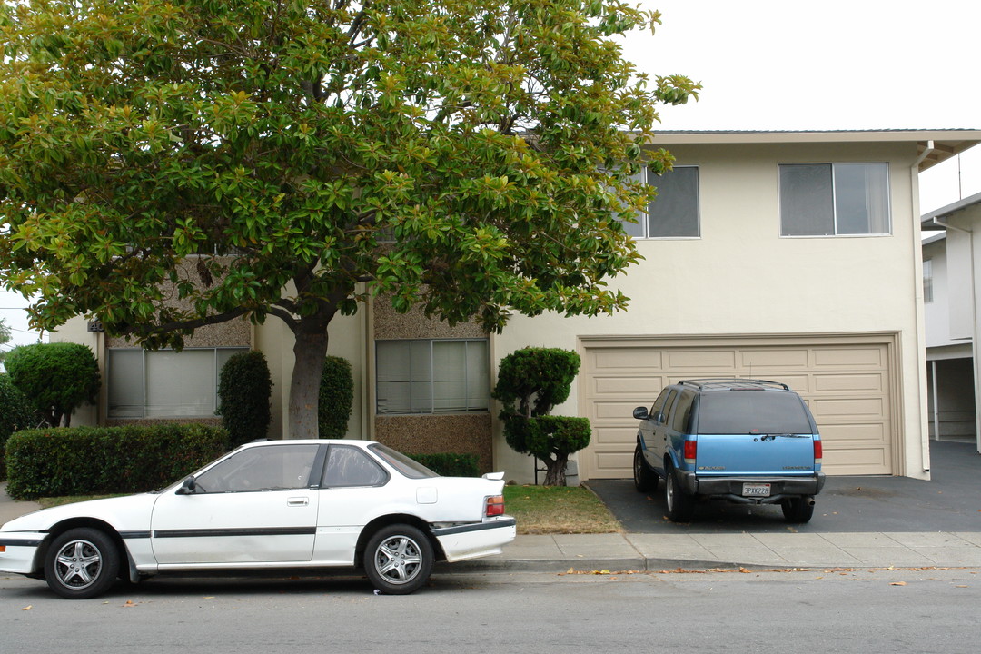 401 Studio Cir in San Mateo, CA - Foto de edificio