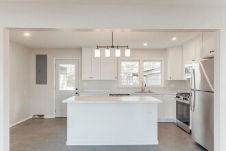 1206 S Mattis Ave in Champaign, IL - Building Photo - Building Photo