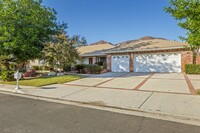 13840 Woodcock Ave in Los Angeles, CA - Foto de edificio - Building Photo