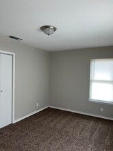 206 Balboa Dr in Universal City, TX - Foto de edificio - Building Photo