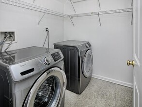 326 Midland Ct in West New York, NJ - Building Photo - Building Photo