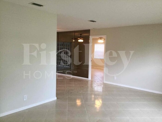 7131 NW 46th Ct in Lauderhill, FL - Building Photo - Building Photo