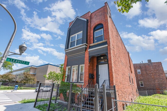 property at 2201 W Monroe St
