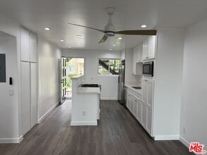 6471 Kanan Dume Rd in Malibu, CA - Foto de edificio - Building Photo