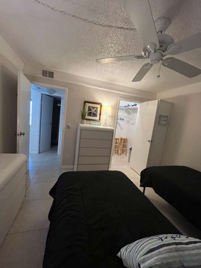10102 S Ocean Dr, Unit 409 in Jensen Beach, FL - Building Photo - Building Photo