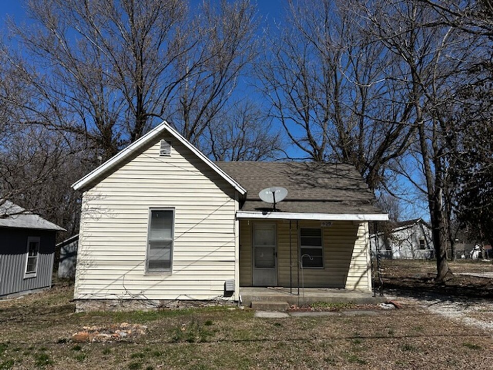 929 E Dale St in Springfield, MO - Building Photo