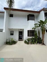 609 NE 19th Ave in Deerfield Beach, FL - Building Photo - Building Photo