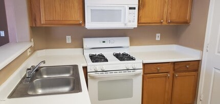 10030 W Indian School Rd-Unit -230 in Phoenix, AZ - Building Photo - Building Photo