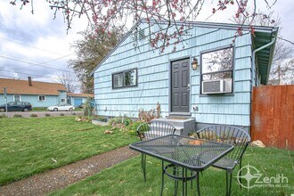 1601 Esther St in Vancouver, WA - Building Photo - Building Photo