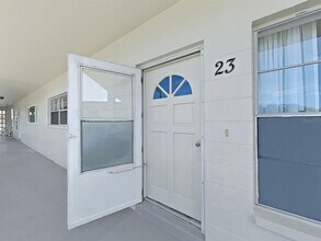 2451 Canadian Way in Clearwater, FL - Building Photo - Building Photo