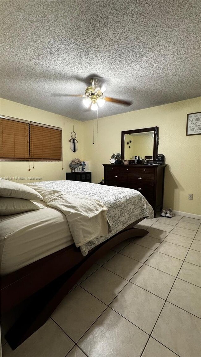 2735 W 52nd St in Hialeah, FL - Building Photo - Building Photo