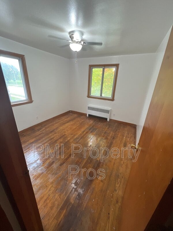 1981 W Villard Ave in Milwaukee, WI - Building Photo - Building Photo