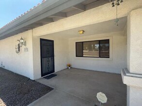 15370 Tacony Rd in Apple Valley, CA - Building Photo - Building Photo