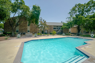 Rock 35 in Round Rock, TX - Foto de edificio - Building Photo