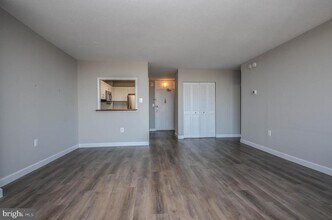 4242 East-West Hwy in Bethesda, MD - Building Photo - Building Photo