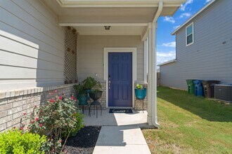 10815 Fox Trot Way in Converse, TX - Building Photo - Building Photo