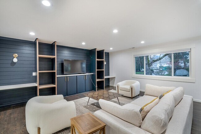 property at 450 SW Frenwood Way